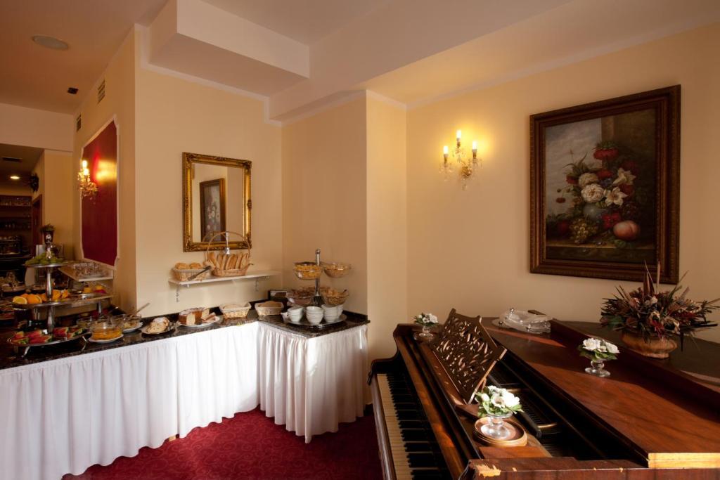Hotel Savoy Ceske Budejovice Esterno foto